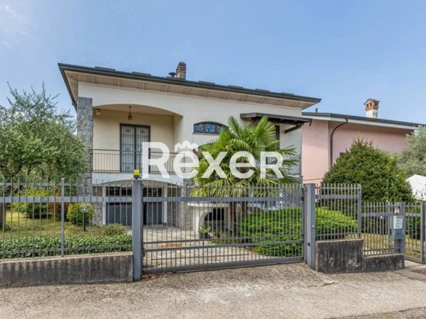 casa indipendente in vendita a Seveso in zona Baruccana