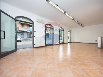 negozio in vendita a Seveso