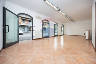 locale commerciale in vendita a Seveso