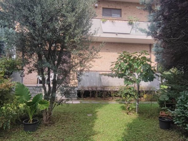 casa indipendente in vendita a Seveso in zona Baruccana