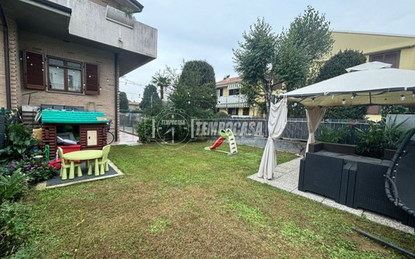 appartamento in vendita a Seveso in zona Baruccana