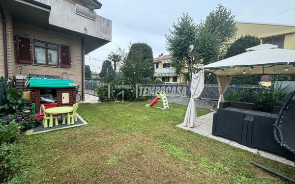 appartamento in vendita a Seveso in zona Baruccana
