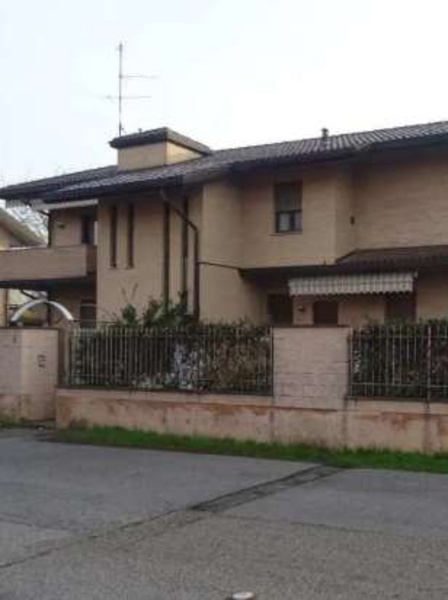 appartamento in vendita a Seveso in zona Baruccana