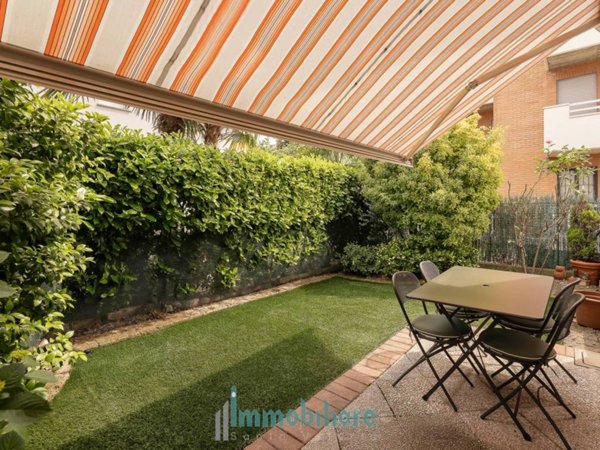 appartamento in vendita a Seveso in zona Baruccana