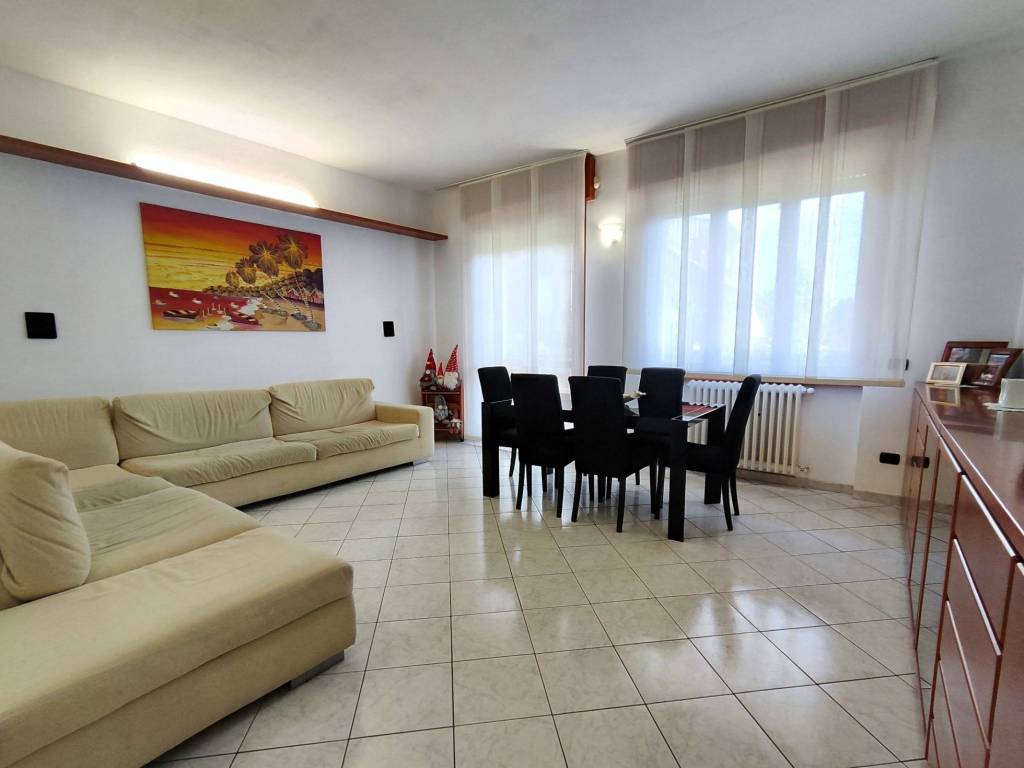 appartamento in vendita a Seveso in zona Baruccana