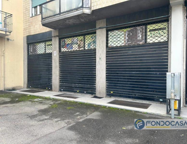 locale commerciale in vendita a Seveso