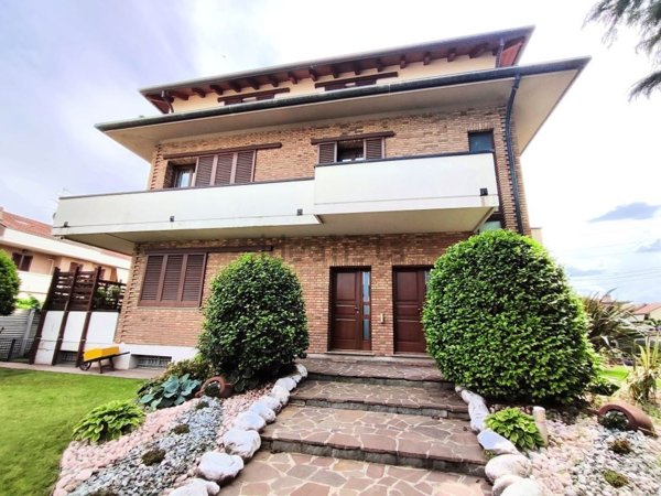 casa indipendente in vendita a Seveso in zona Baruccana