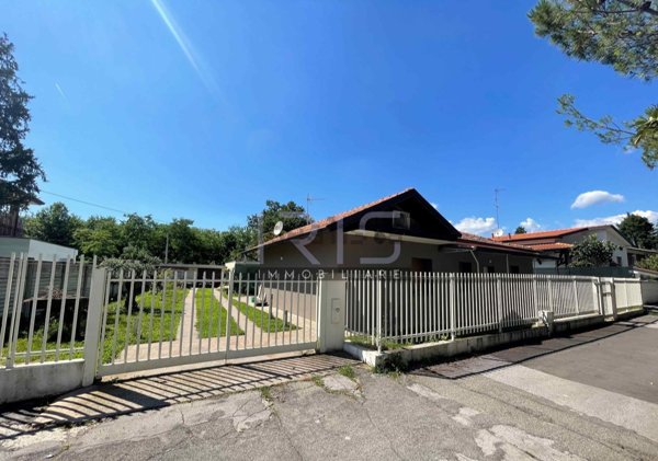 casa indipendente in vendita a Seveso in zona Baruccana