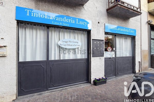 locale commerciale in vendita a Seveso