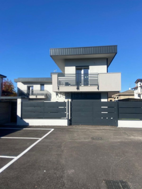 casa indipendente in vendita a Seveso in zona Baruccana