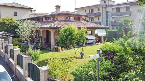 casa indipendente in vendita a Seveso