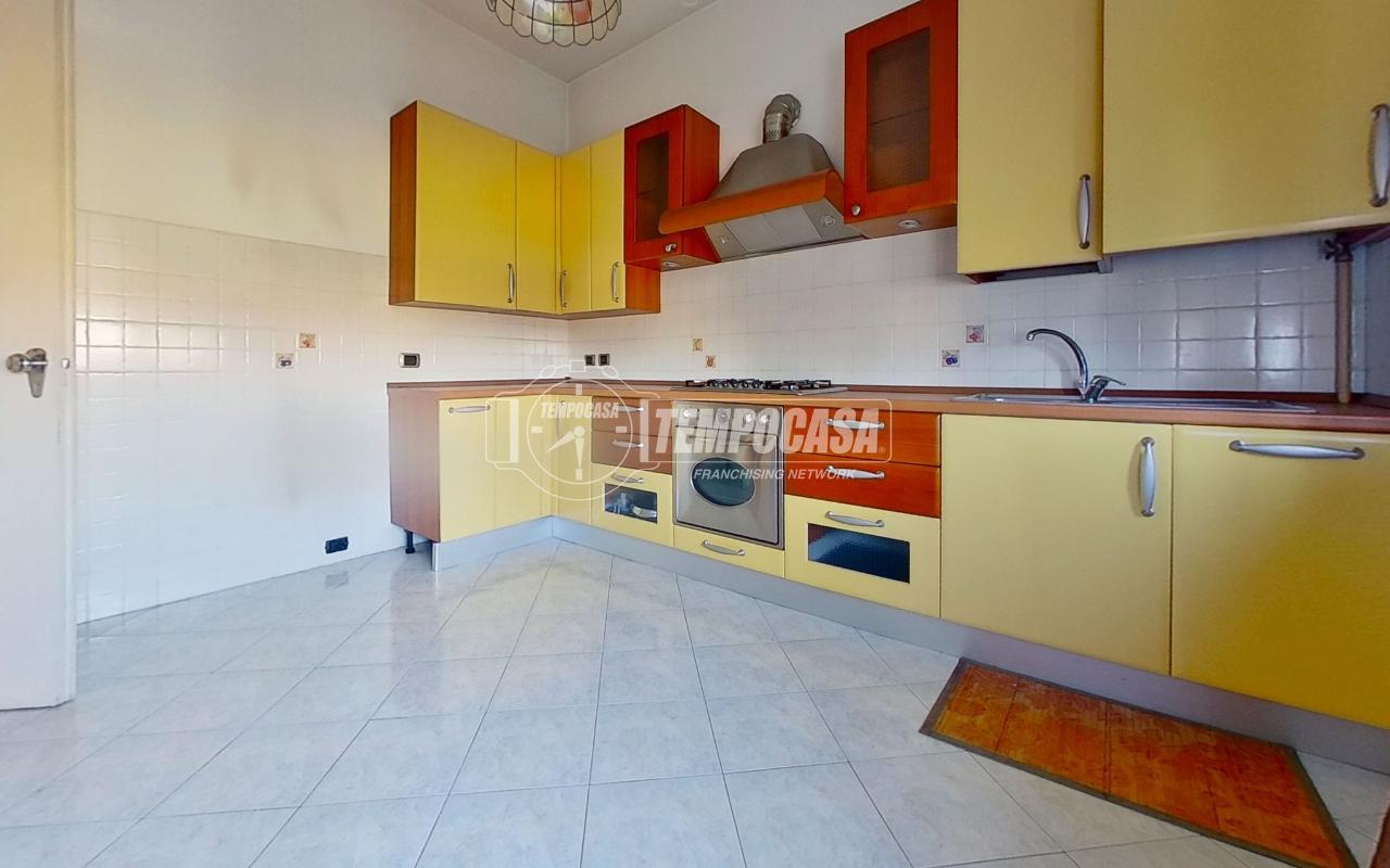 appartamento in vendita a Seveso in zona Baruccana