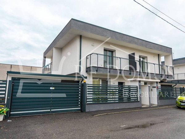 casa indipendente in vendita a Seveso in zona Baruccana