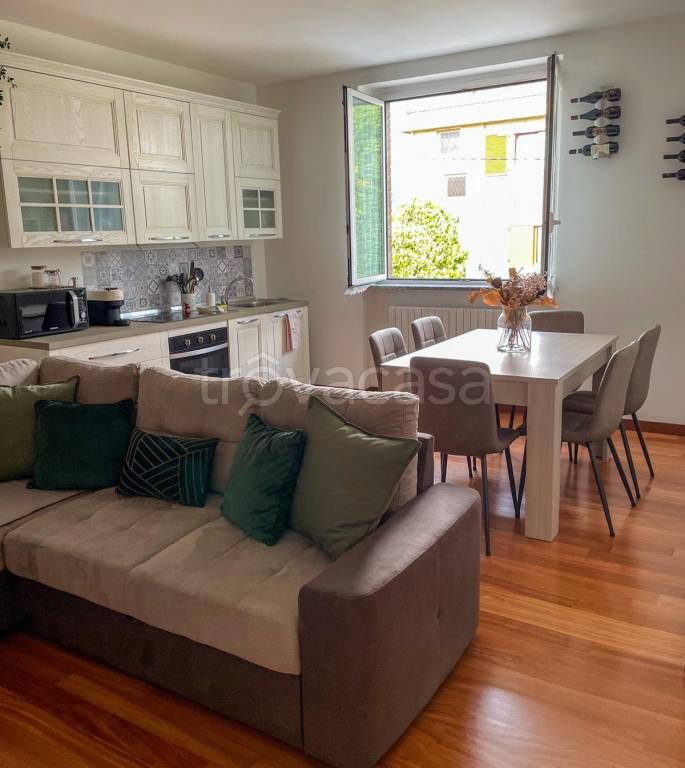 appartamento in vendita a Seveso in zona Baruccana