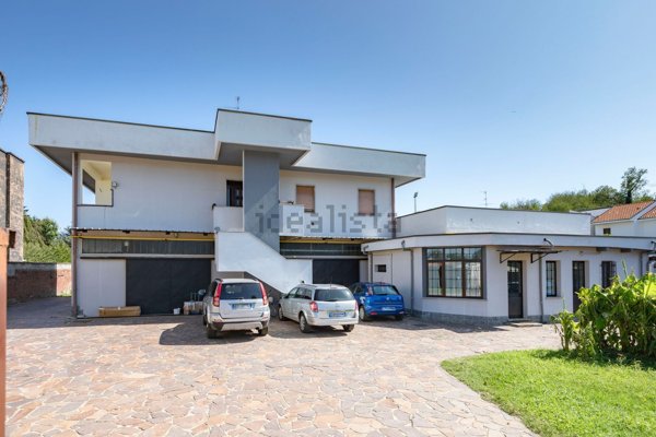 capannone in vendita a Seveso