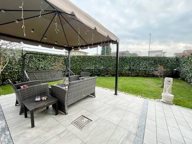 appartamento in vendita a Seveso in zona Baruccana