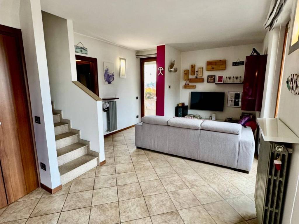 appartamento in vendita a Seveso in zona Baruccana