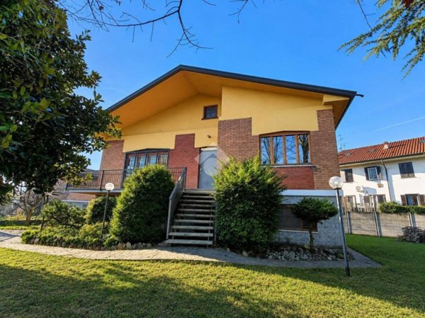 casa indipendente in vendita a Seveso in zona Baruccana