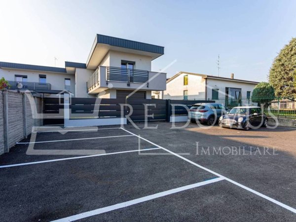 casa indipendente in vendita a Seveso in zona Baruccana
