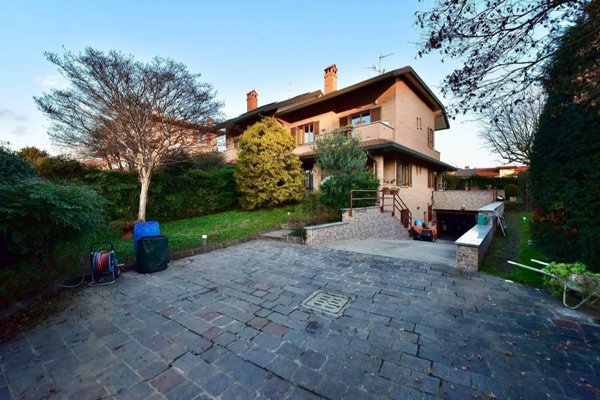 casa indipendente in vendita a Seveso in zona Baruccana