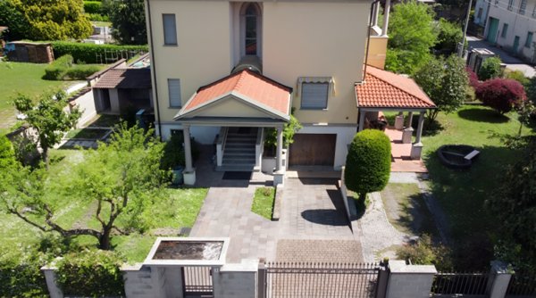 casa indipendente in vendita a Seveso in zona Baruccana