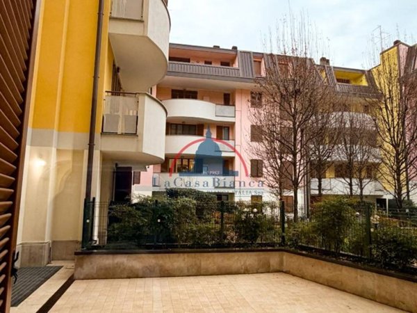 appartamento in vendita a Seveso in zona Baruccana