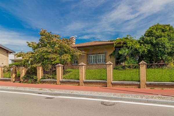casa indipendente in vendita a Seveso in zona Baruccana