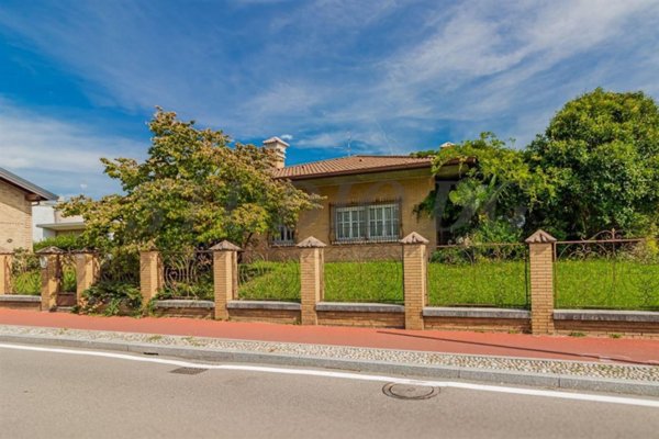 casa indipendente in vendita a Seveso in zona Baruccana