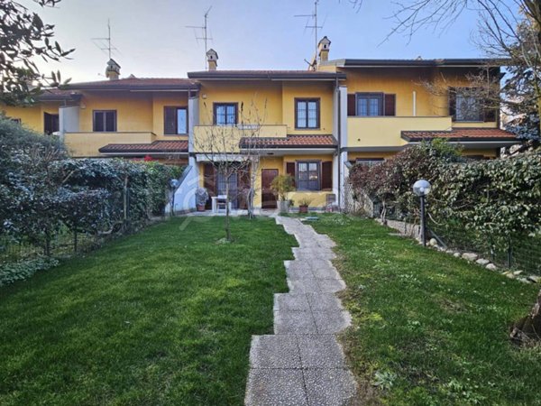 casa indipendente in vendita a Seveso in zona Baruccana