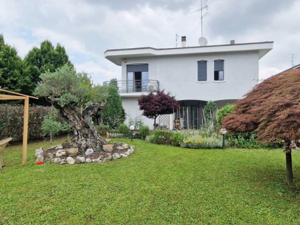 appartamento in vendita a Seveso in zona Baruccana