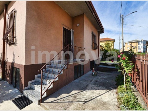 casa indipendente in vendita a Seveso in zona Baruccana