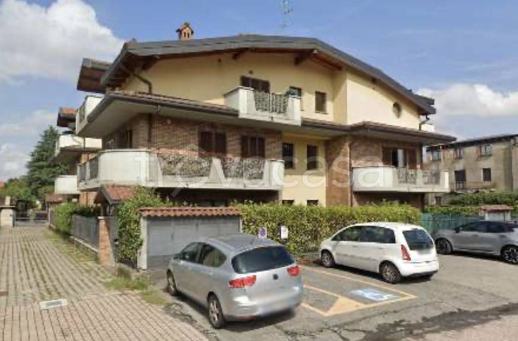 appartamento in vendita a Seveso in zona Baruccana