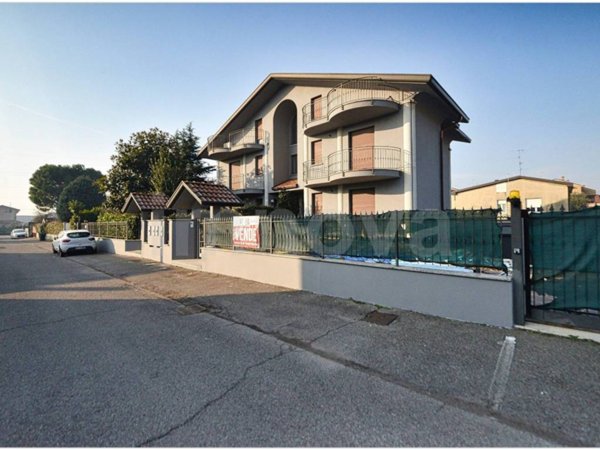 casa indipendente in vendita a Seveso in zona Baruccana