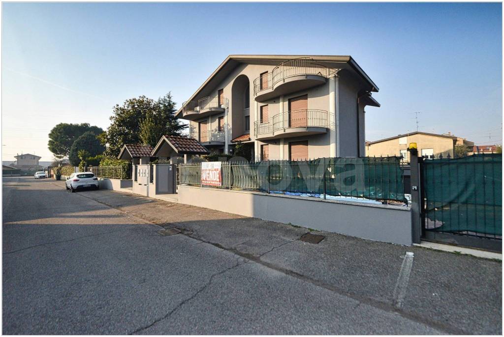 appartamento in vendita a Seveso in zona Baruccana