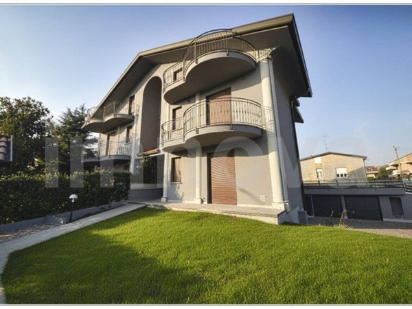 casa indipendente in vendita a Seveso in zona Baruccana