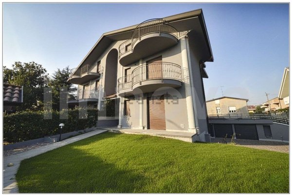 appartamento in vendita a Seveso in zona Baruccana