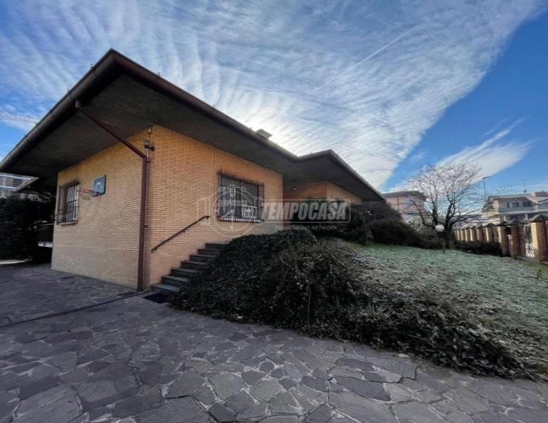 casa indipendente in vendita a Seveso in zona Baruccana
