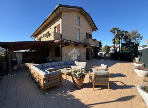 appartamento in vendita a Seveso in zona Baruccana