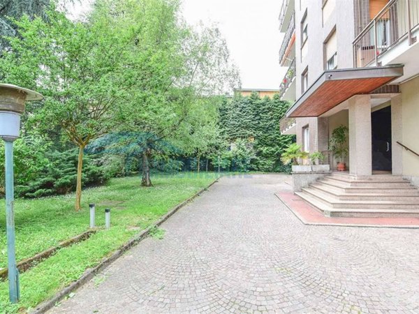 appartamento in vendita a Seveso in zona Baruccana