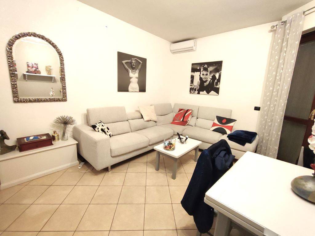 appartamento in vendita a Seveso in zona Baruccana