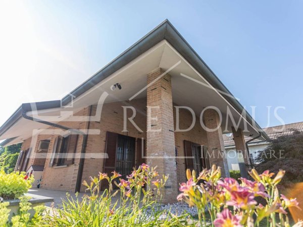 casa indipendente in vendita a Seveso in zona Baruccana