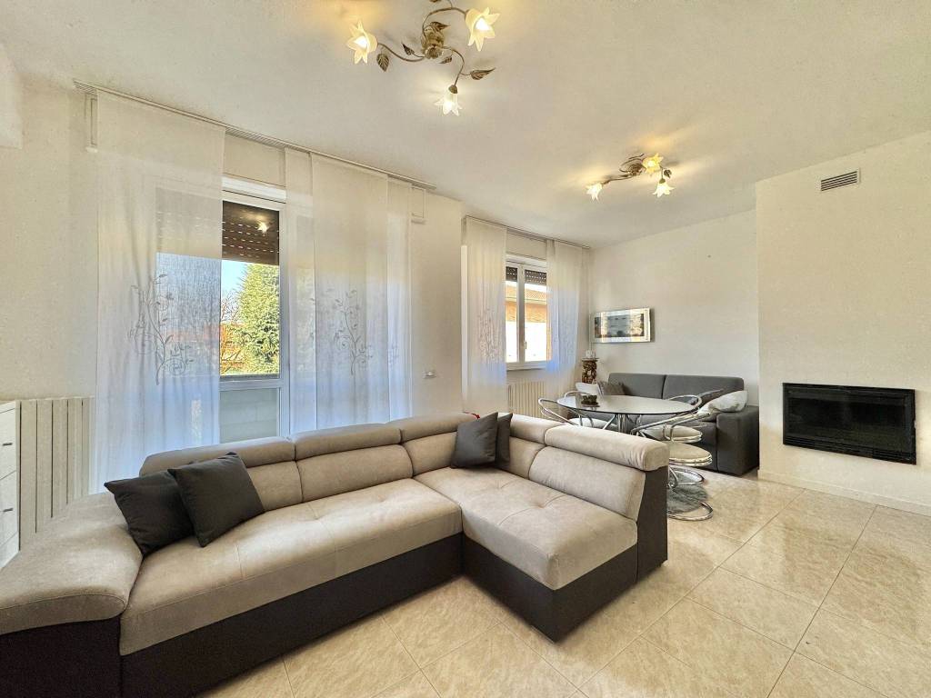 casa indipendente in vendita a Seveso in zona Baruccana