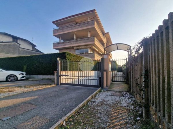 appartamento in vendita a Seveso in zona Baruccana