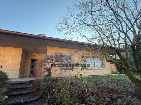 casa indipendente in vendita a Seveso in zona Baruccana