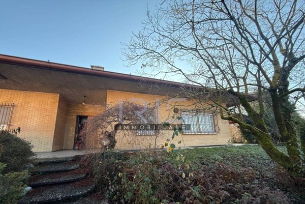 casa indipendente in vendita a Seveso in zona Baruccana