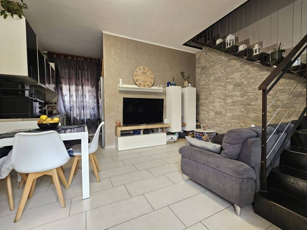 casa indipendente in vendita a Seveso in zona Baruccana