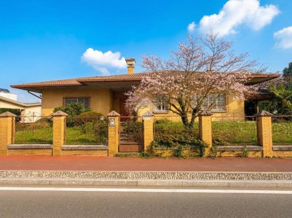 casa indipendente in vendita a Seveso in zona Baruccana
