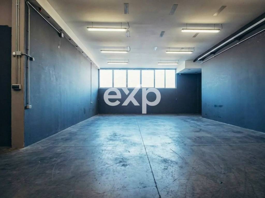 locale commerciale in vendita a Seveso in zona Baruccana