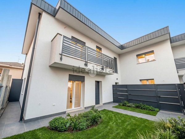 casa indipendente in vendita a Seveso in zona Baruccana