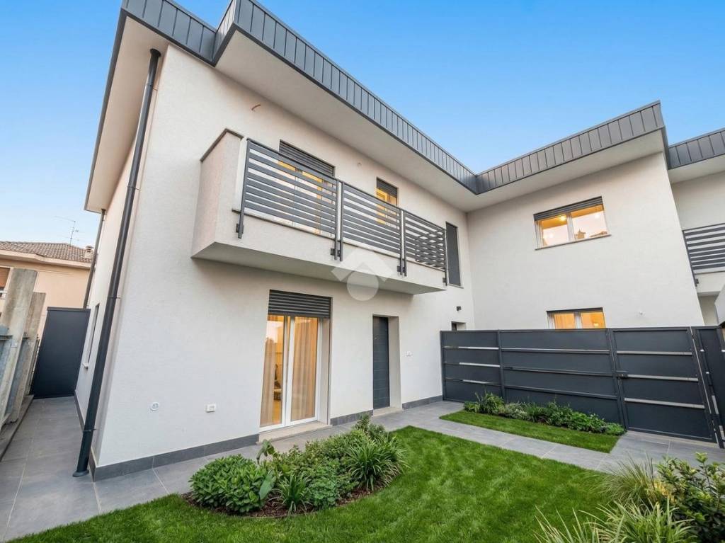 casa indipendente in vendita a Seveso in zona Baruccana